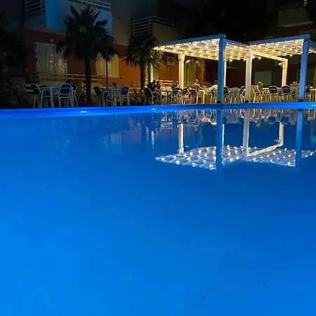 Adriatik מלון אוריקום